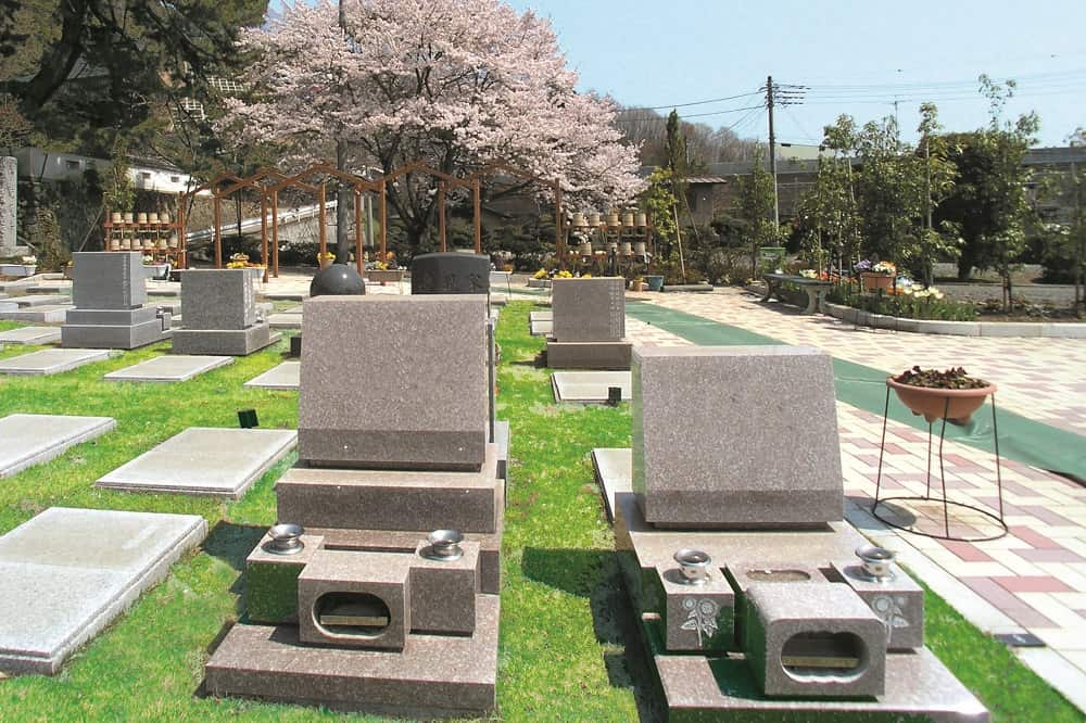ひだまりの里　春には桜を楽しめる墓域