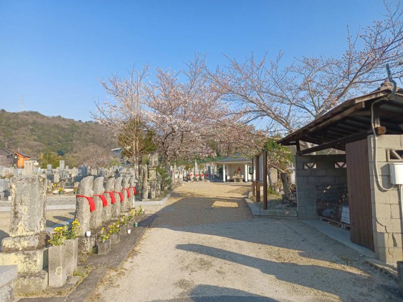 私市共同墓地
