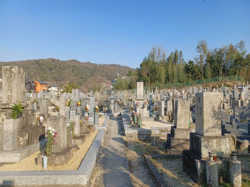 私市共同墓地