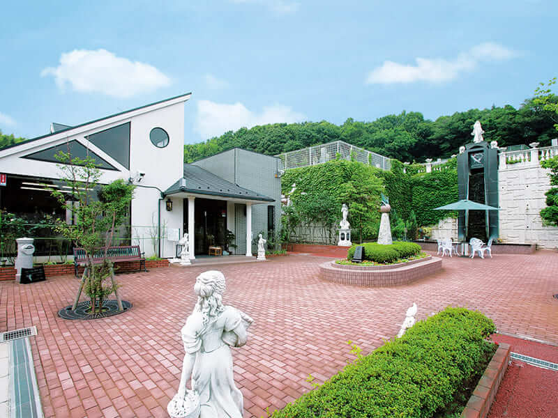ヒルズ川崎聖地　イングリッシュガーデン風の園内