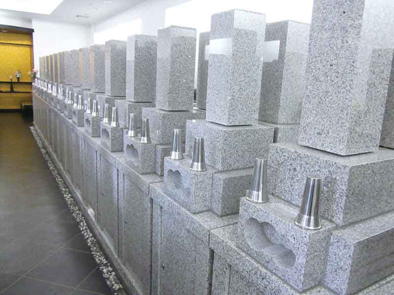 尼将軍 南の丘霊堂　和型墓石