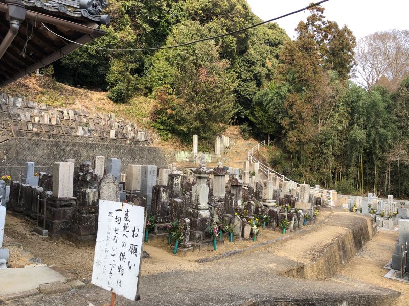 西墓地
