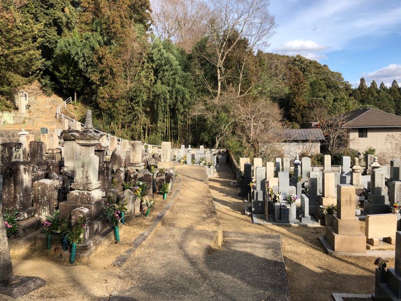 西墓地