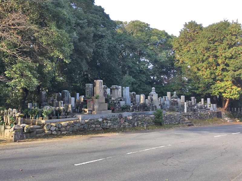 西小墓地