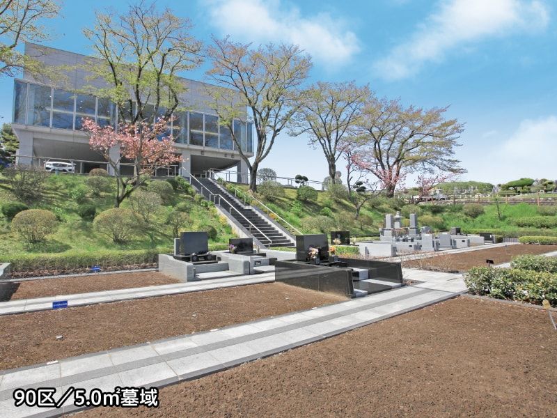 東京霊園　日当たりが良く明るい墓域