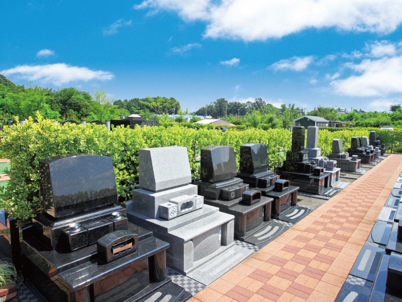 環境霊園 横浜みどりの森　緑で区切られた「生垣ゆとり墓所」