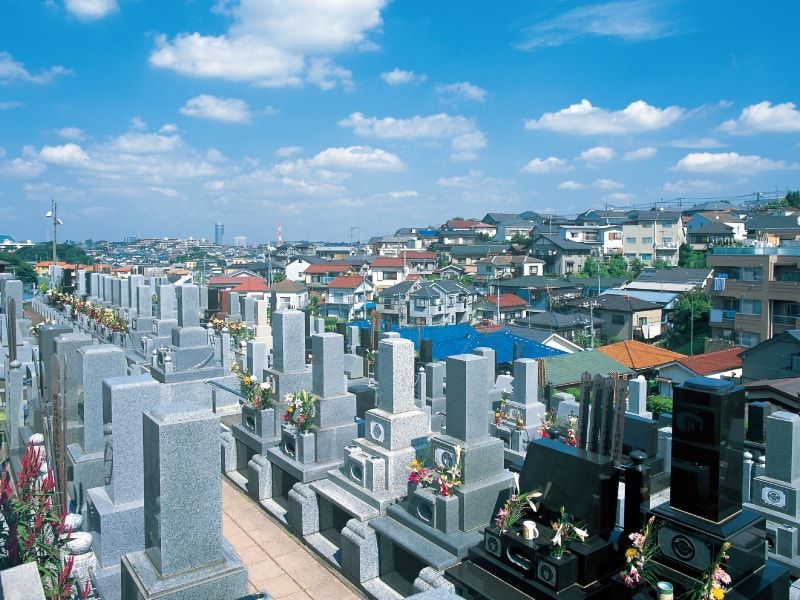 横浜中央霊園　横浜の街並みが広がる墓域