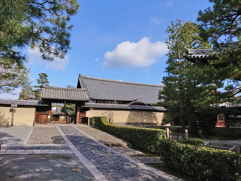 芳春院