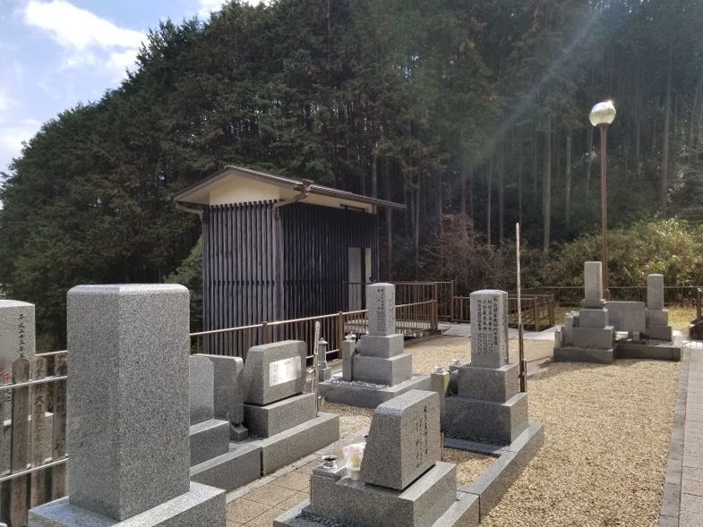 金蔵寺墓苑