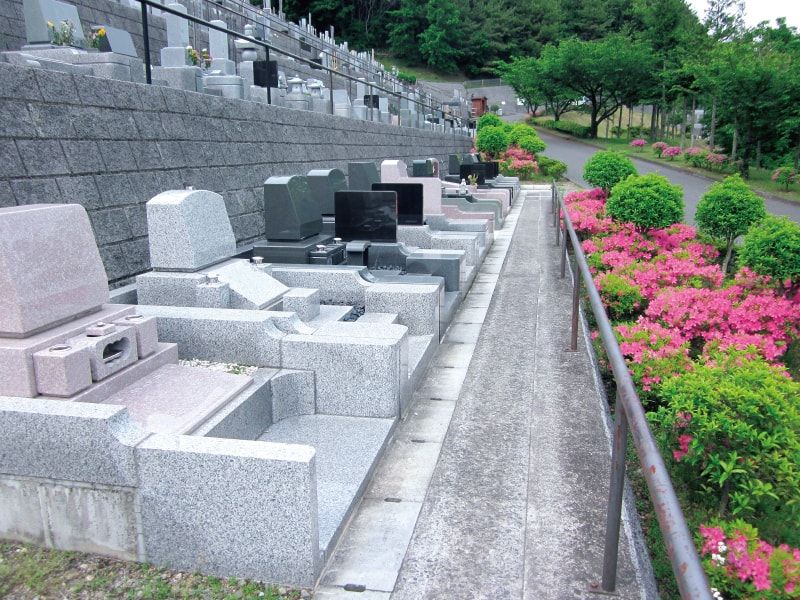 大多摩霊園　手入れが行き届いた墓域
