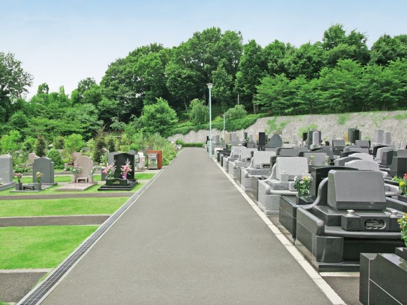 町田いずみ浄苑の幅広い園内通路