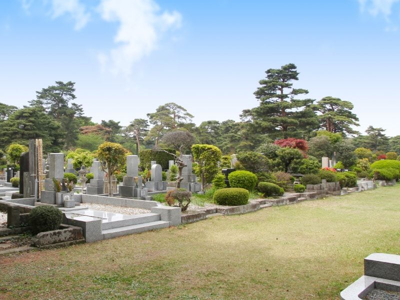 都立 小平霊園　整然と区画された墓域