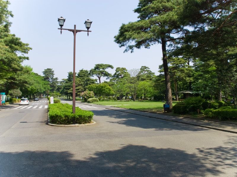 都立 小平霊園　自然豊かな霊園内