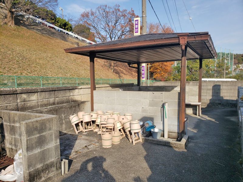 八事林泉寺墓地