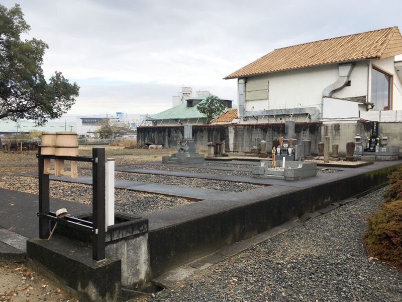 法王寺墓苑