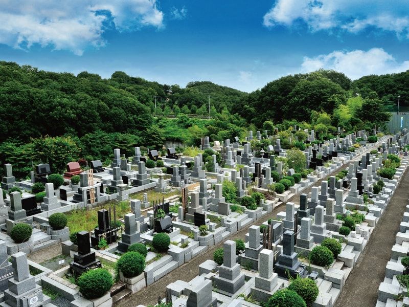 片倉聖地霊苑　緑豊かな霊園風景