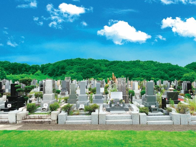 片倉聖地霊苑　日当たりが良く明るい墓域