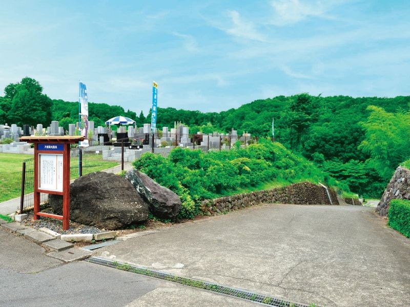 片倉聖地霊苑　多摩丘陵の自然の中にある霊園風景