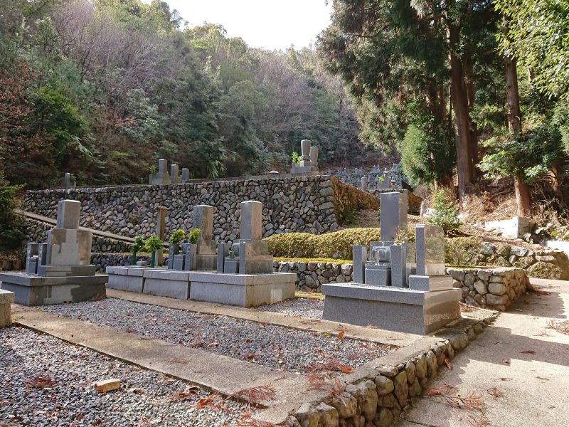 衣笠常修寺墓所