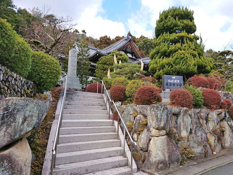 衣笠常修寺墓所