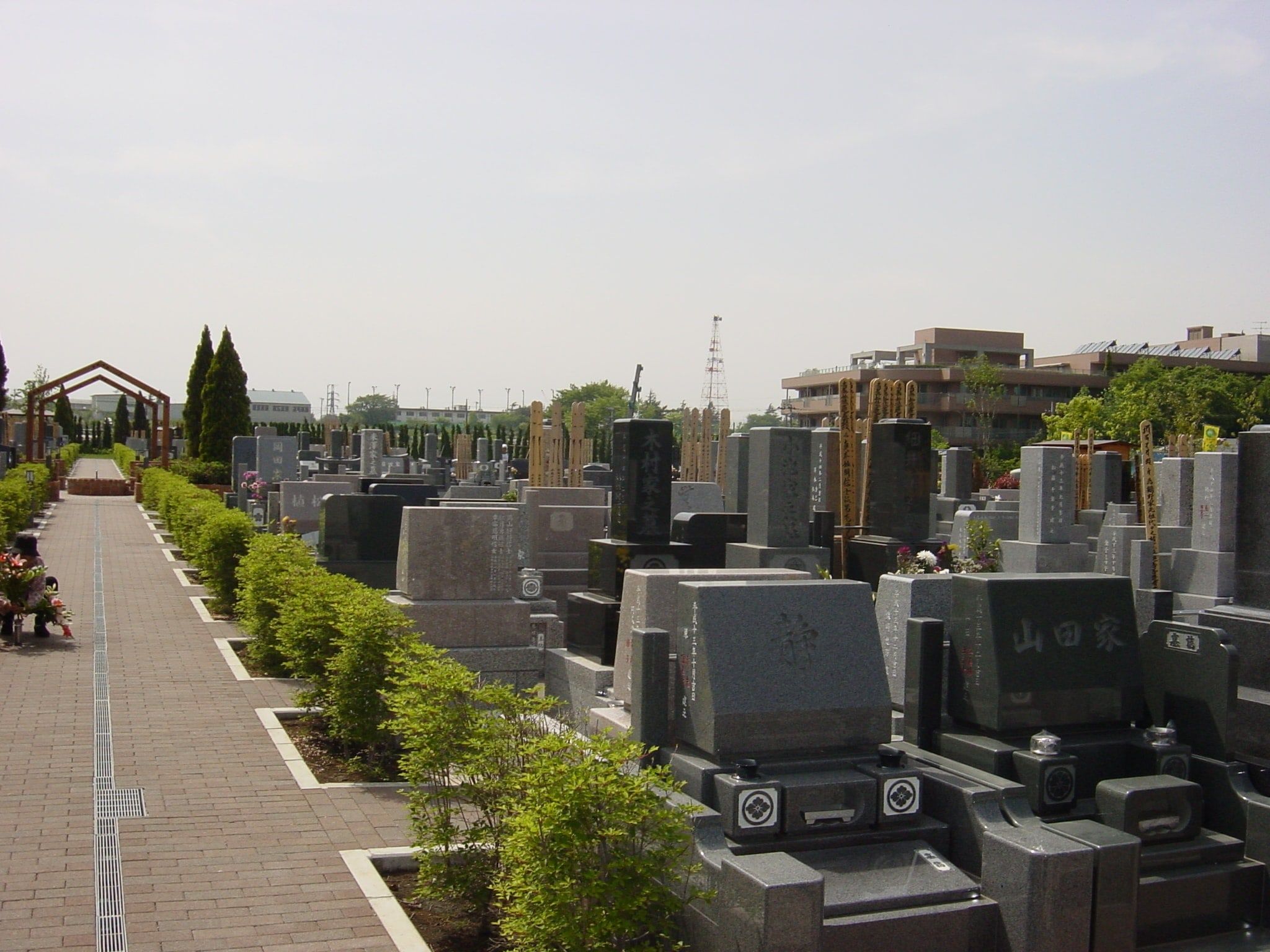 横浜浄苑ふれあいの杜　インターロッキング加工で車椅子でも安心してお参りできる墓域
