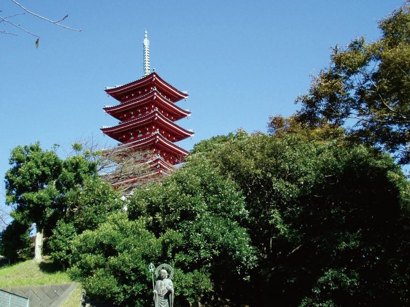 聖徳久里浜霊園　山頂にある五重塔
