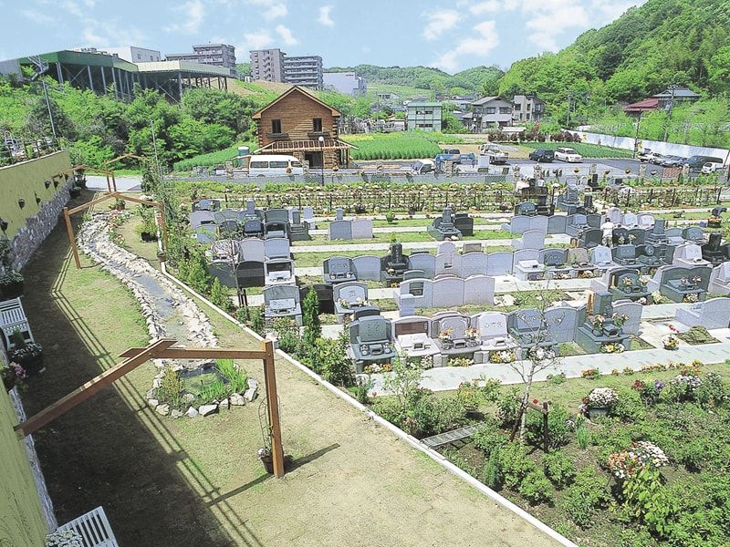 メモリアルパーク南横浜　小高い丘の上に広がる緑豊かな霊園