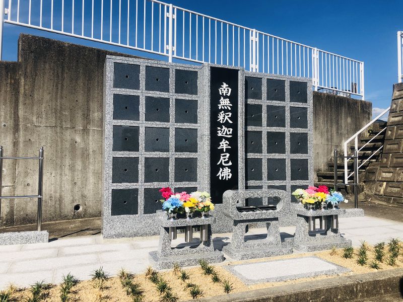 泉徳寺 のうこつうぼ