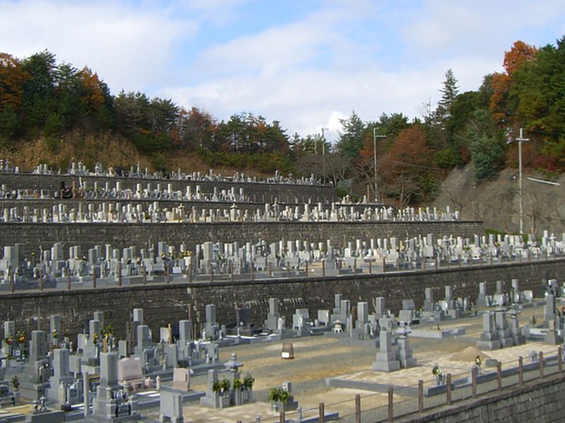 亀山霊苑