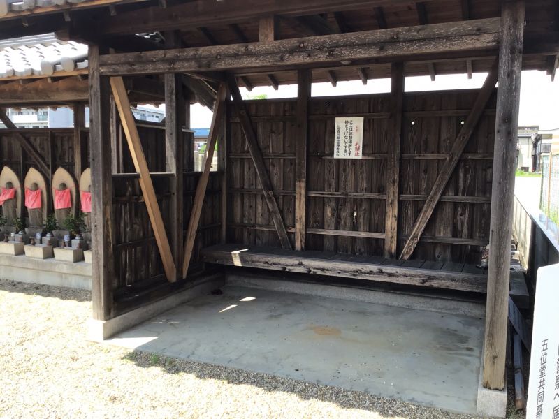 五位堂共同墓地