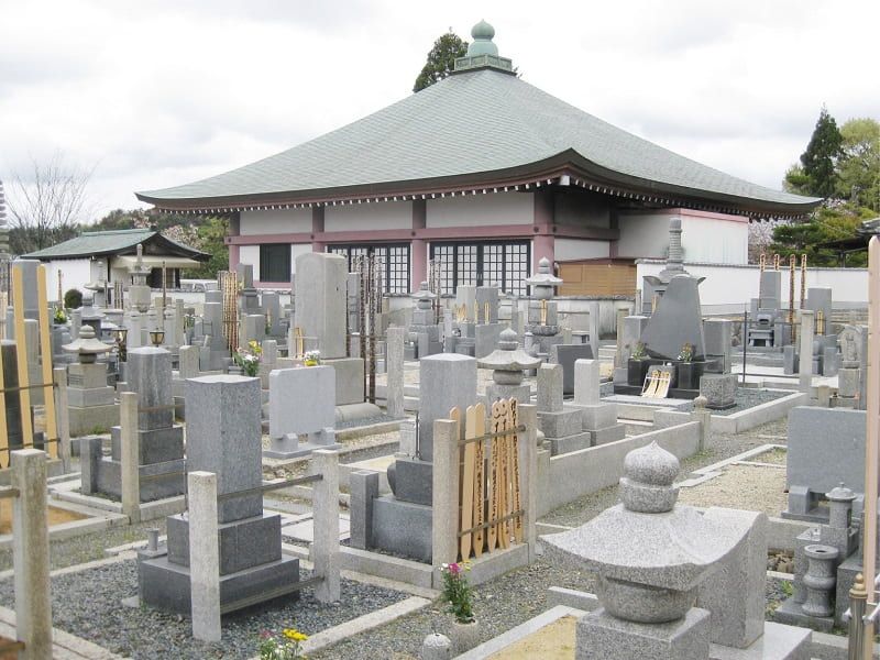 五智山蓮華寺の墓地雰囲気
