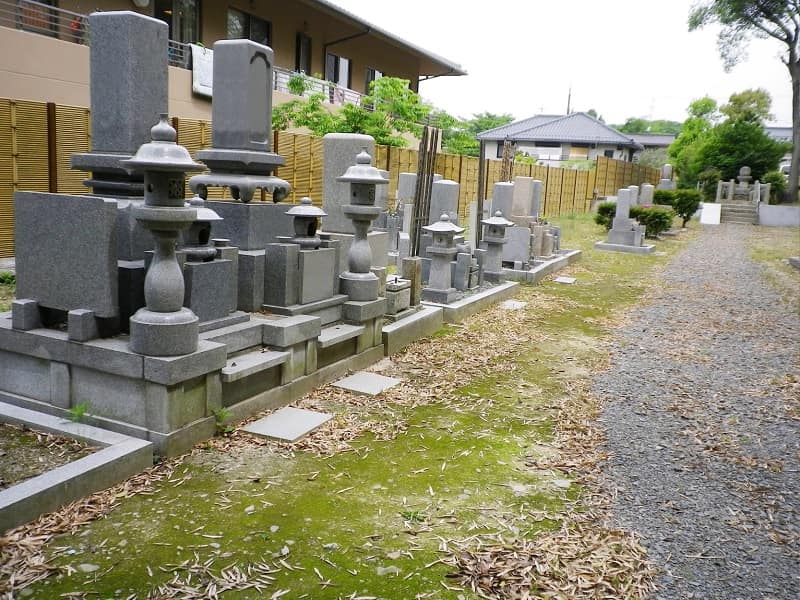荘厳院の墓地雰囲気