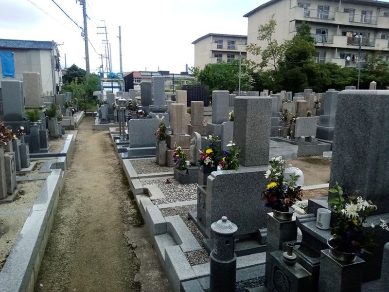 田井城墓地