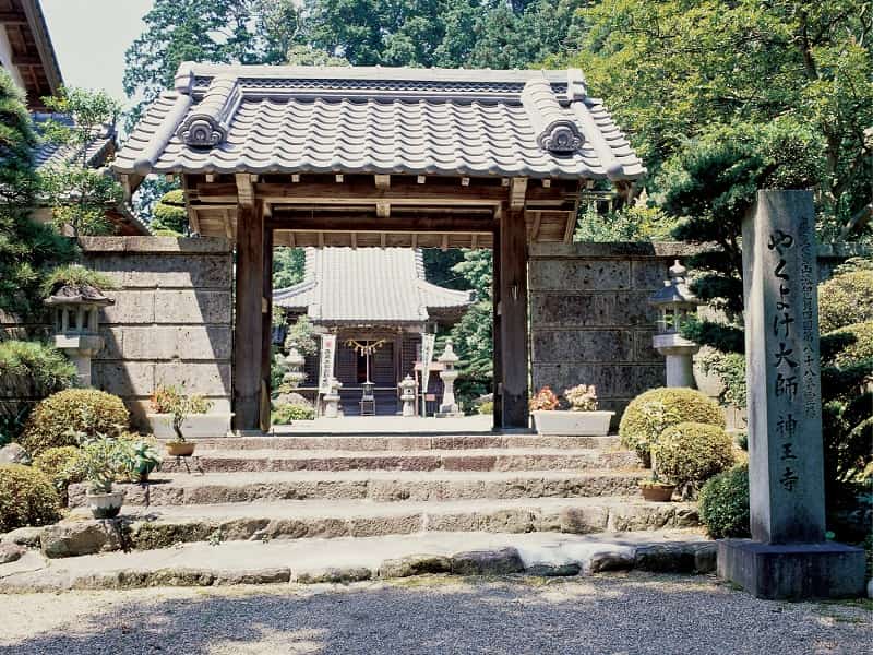 芭蕉ヶ丘霊園の入り口