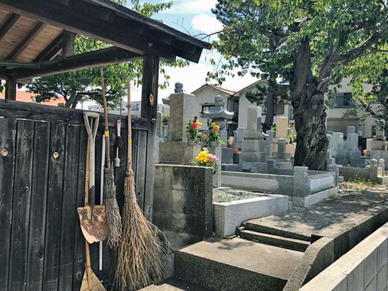桜塚墓地