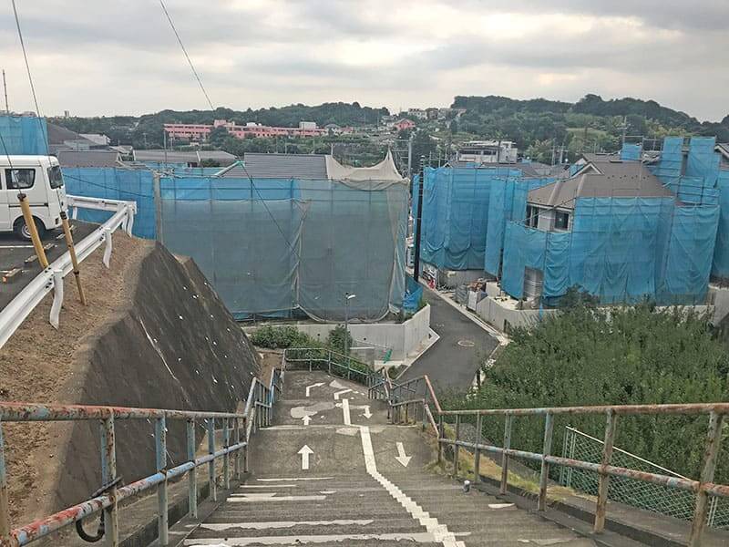 川崎清風霊園前の坂道