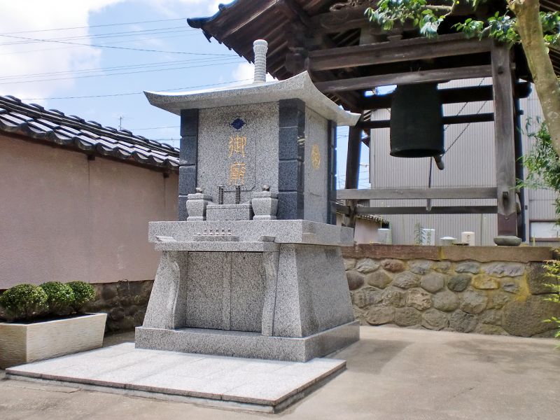泉龍寺永代供養墓 御廟（舎利塔）