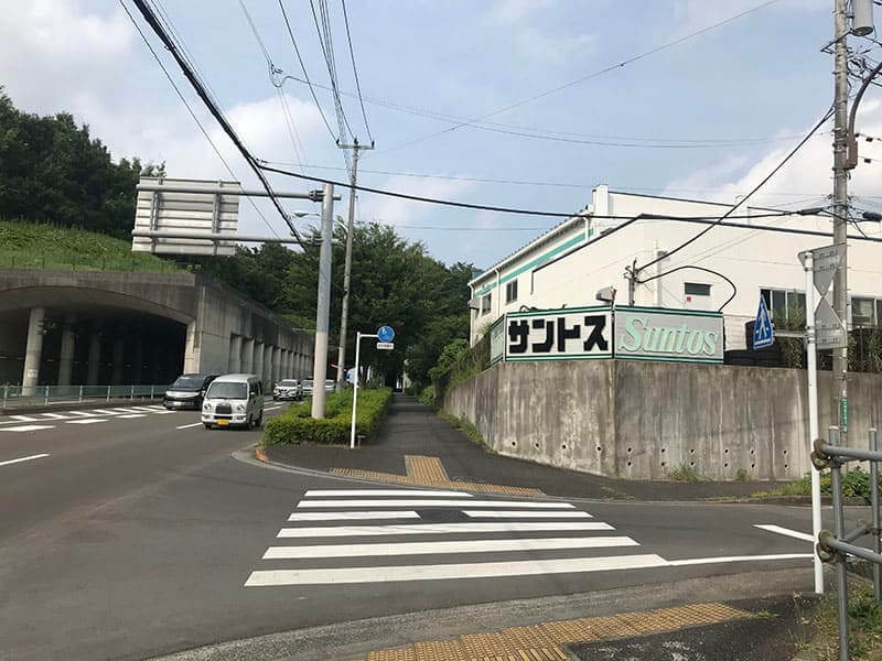 南大沢バードヒルズ近くの交差点