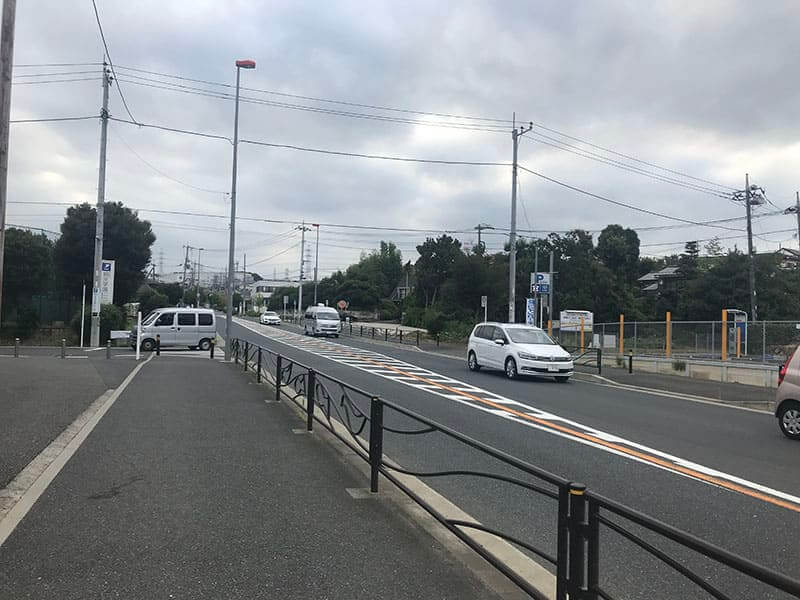 メモリアルガーデン三鷹前の道路