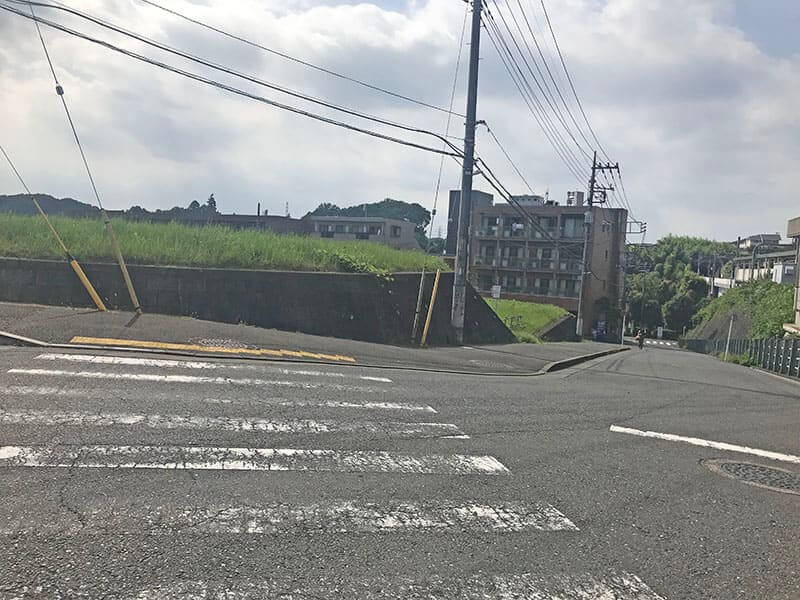 町田いずみ浄苑フォレストパークまでの坂道