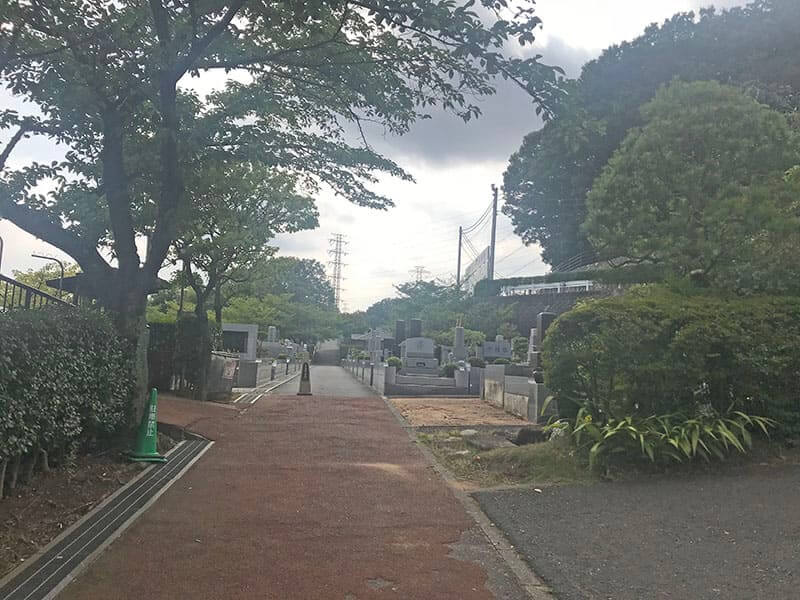 町田いずみ浄苑フォレストパーク園内通路