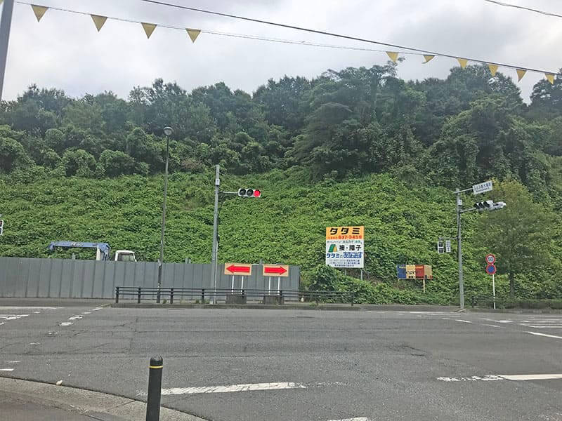 片倉聖地霊苑交差点