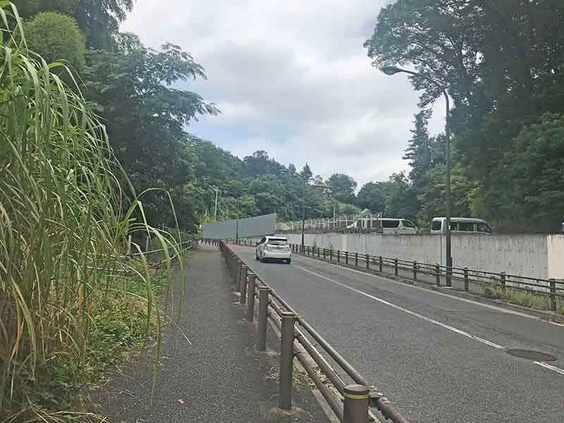 片倉聖地霊苑までの道路