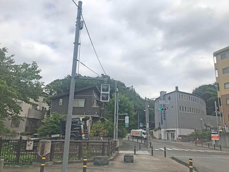 片倉聖地霊苑道のり