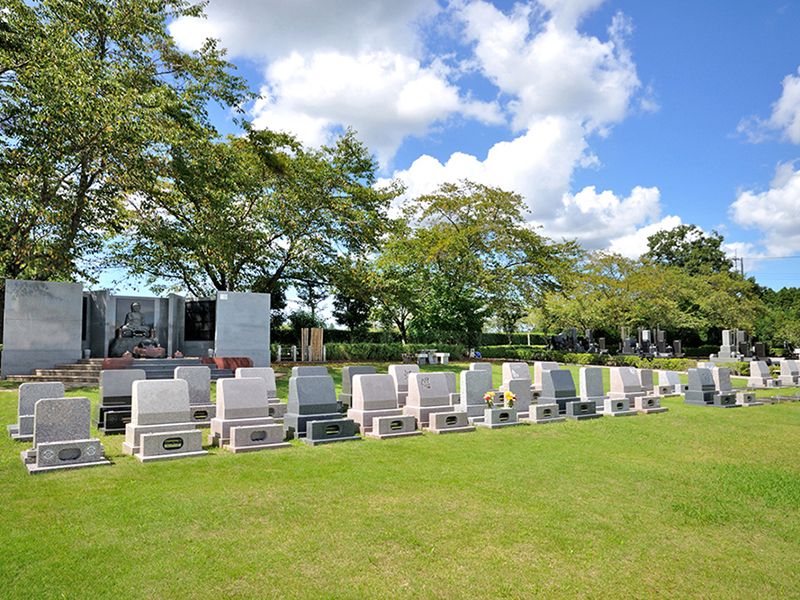 自然に囲まれた美しい霊園