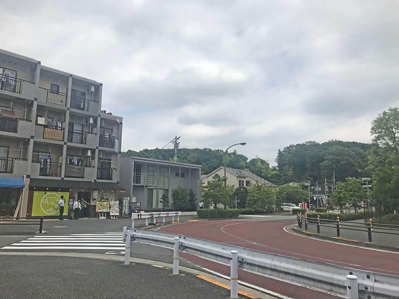 片倉聖地霊苑主道路