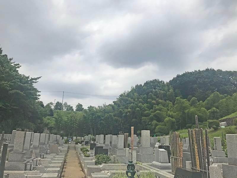 片倉聖地霊苑和型墓石