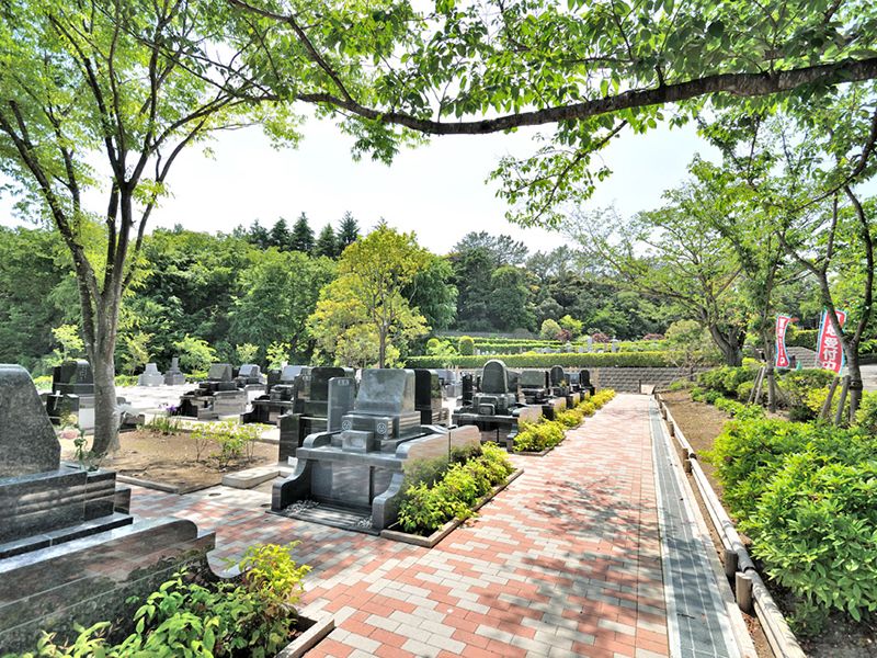 緑多き自然に囲まれた安らかな霊園