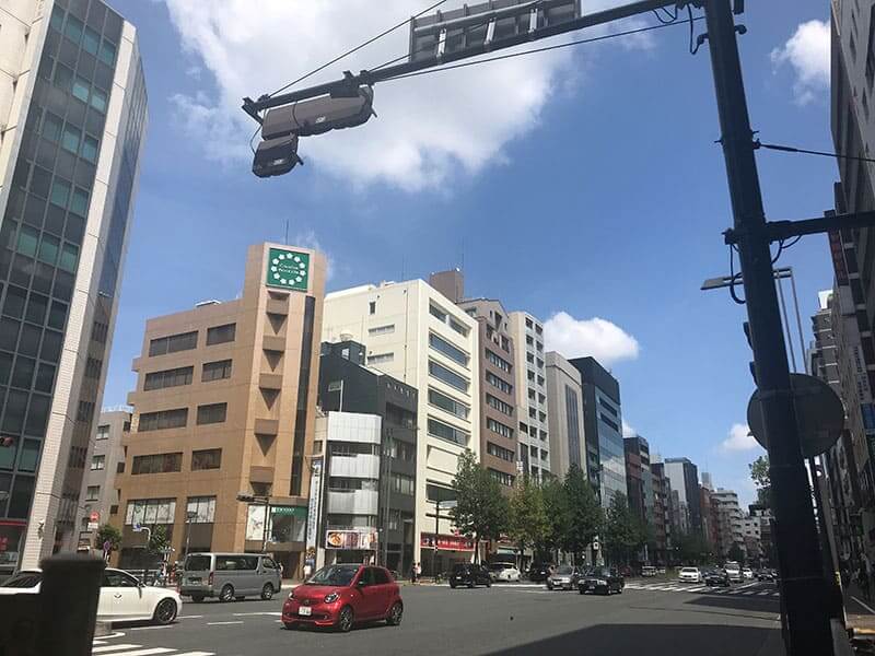 真英寺近くの交差点