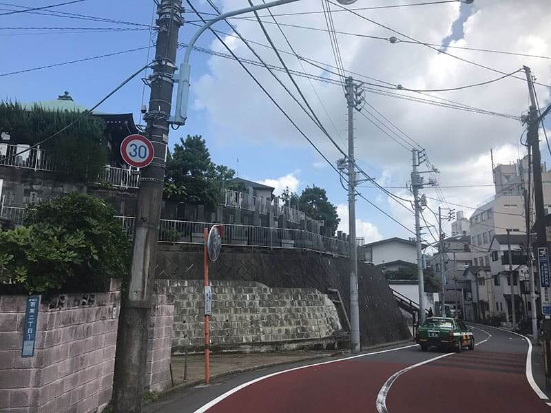 真英寺正面からの雰囲気